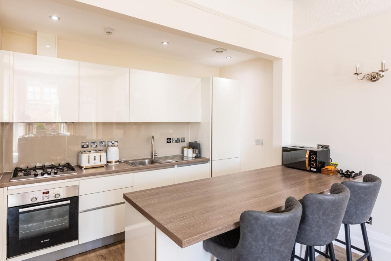 3 Bedroom Garden Apartment Opposite The Beach Hove Exterior foto